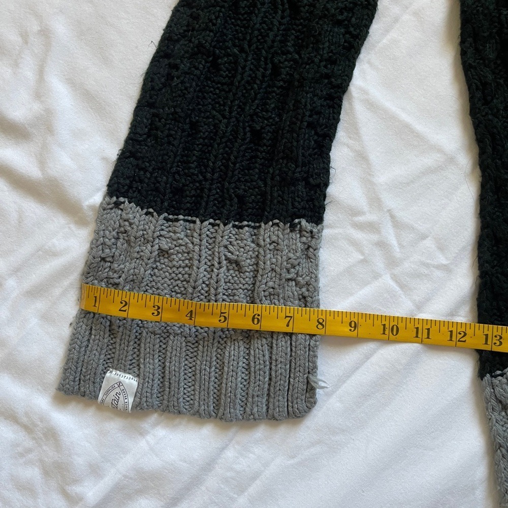 Mountain "Original Adventure Supplies" Cable-Knit Scarf Black and Grey - Picture 2 of 3